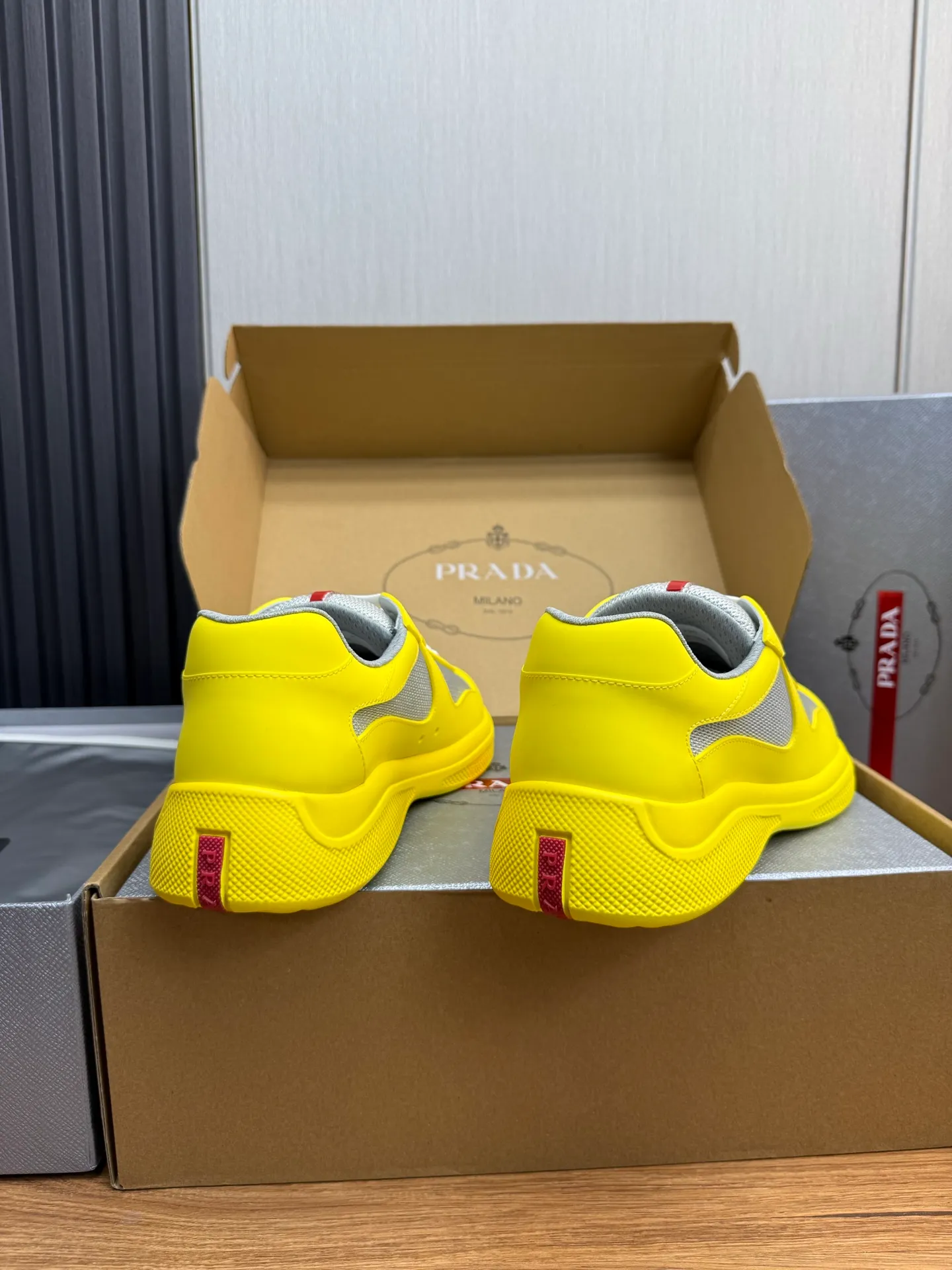 Men's shoes 640💰 [PRADA] Hot selling items🔥Must be recommended every day~~ Official website synchronized, 1:1 high quality shipments✔️ Imported cowhide fabric, rubber material + cowhide lining, original bottom, high-end airplane box packaging🎁 38-45 (38.45 custom-made, non-returnable)